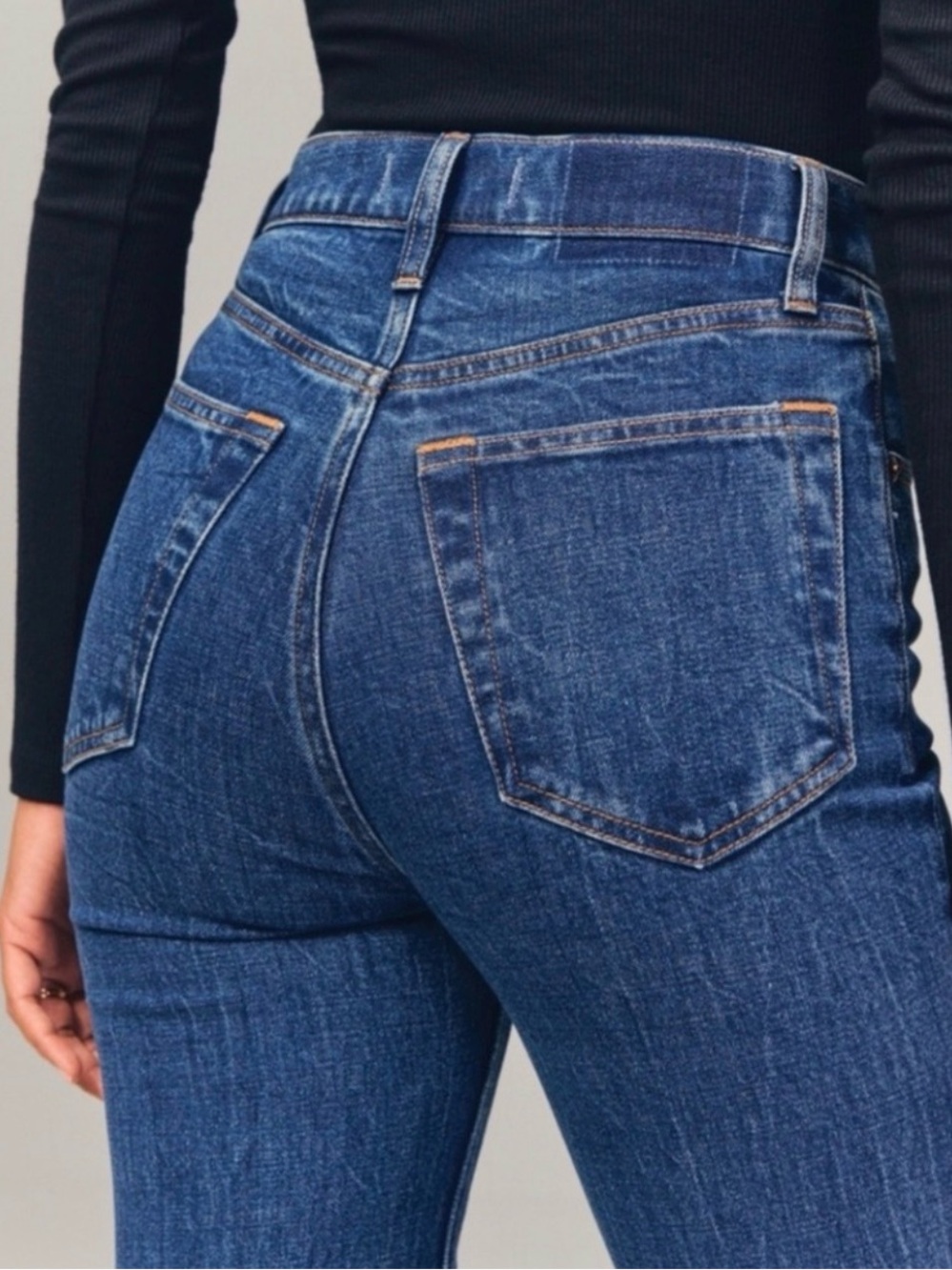 Abercrombie 90s Straight Ultra High Rise Jeans Medium Wash Size 26S Minimalist - Picture 2 of 8